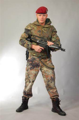 Kiel-Stripper-05.jpg